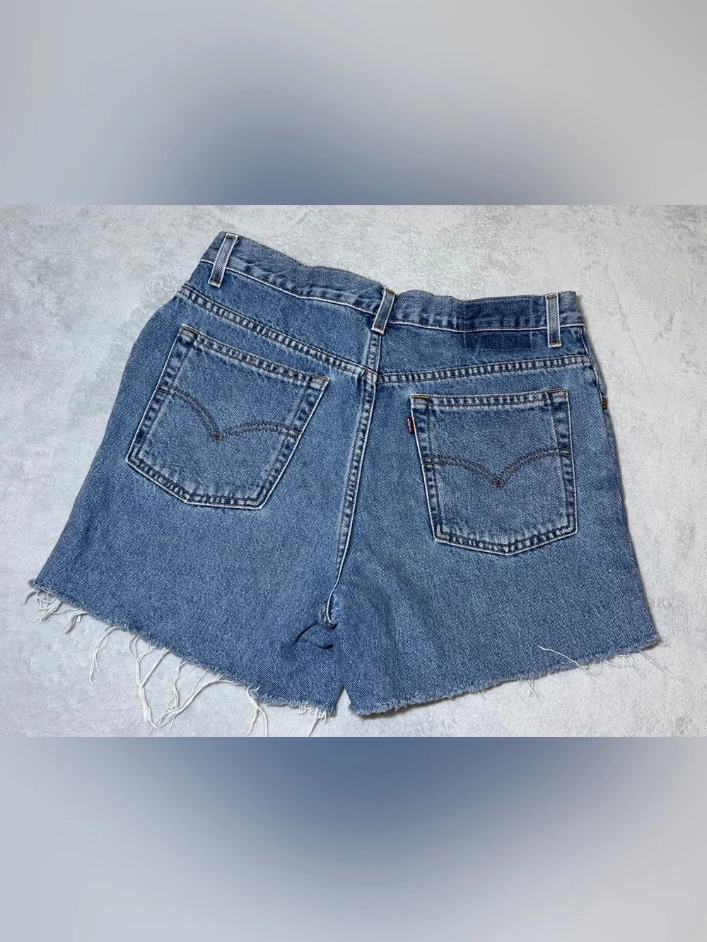 Levi’s Classic High-Waist Blue Denim Shorts - Picture 2 of 11